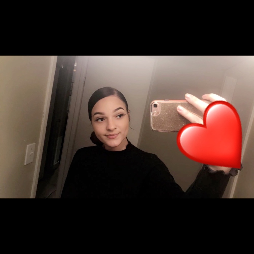 Meet your Posher, Yiana